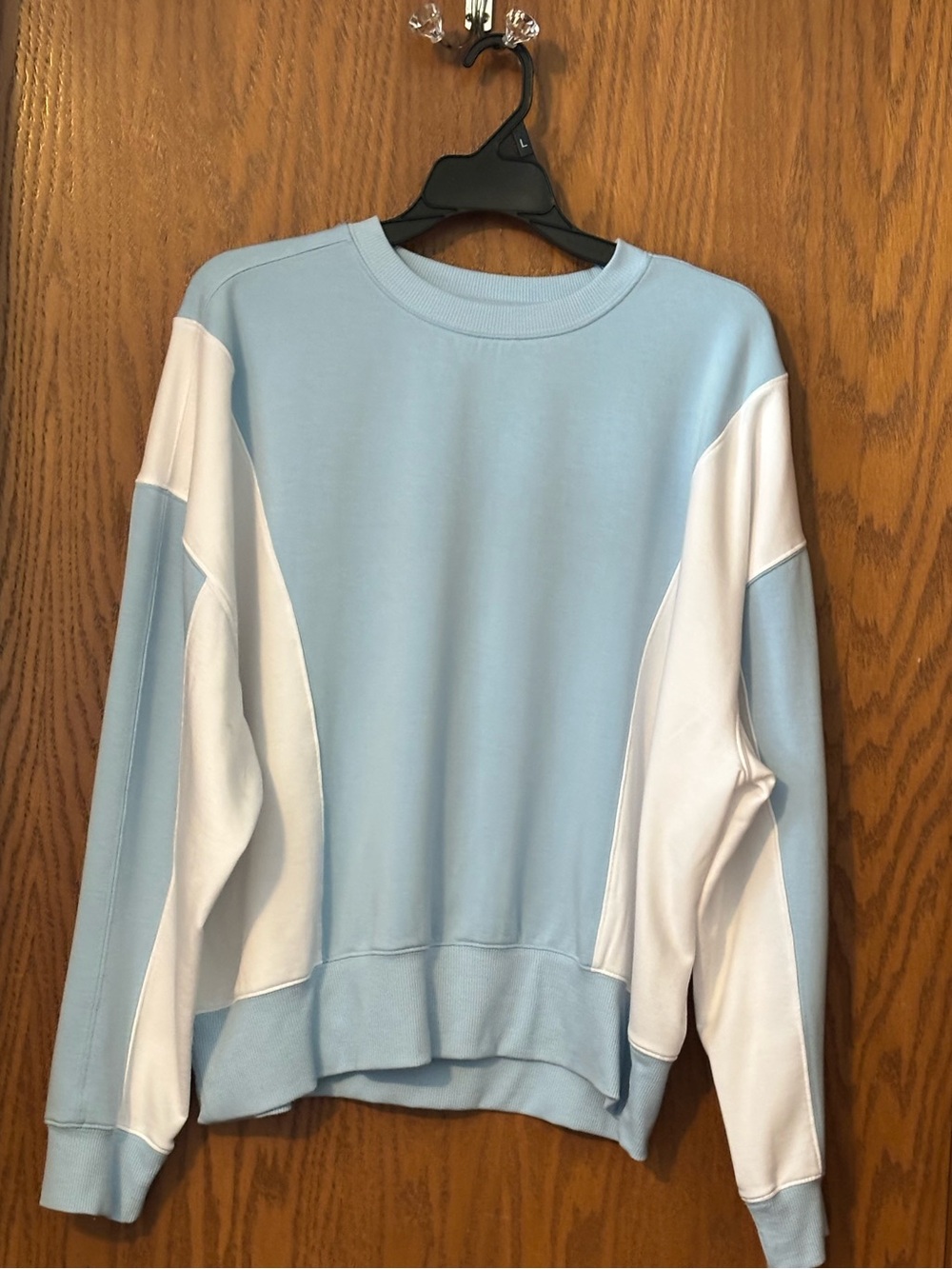 DSG women’s Light Blue & White Colorblock Crewneck Sweatshirt medium